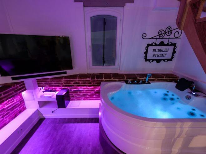 L'Antre Vue - Jacuzzi Au Chateau Belberaud Extérieur photo