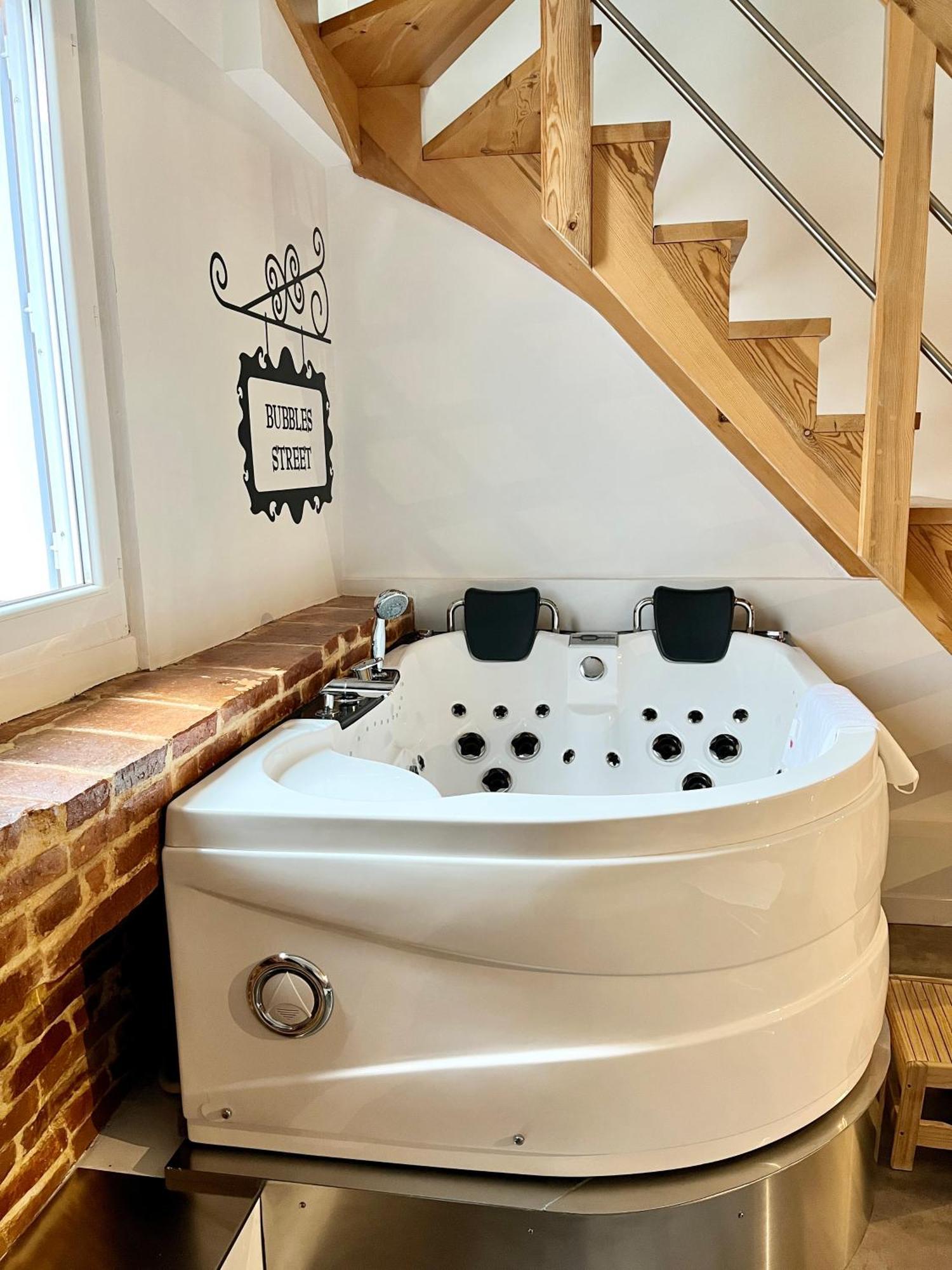 L'Antre Vue - Jacuzzi Au Chateau Belberaud Extérieur photo