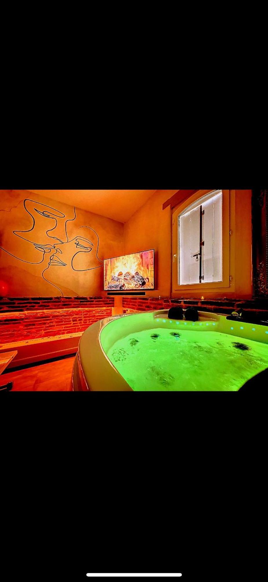 L'Antre Vue - Jacuzzi Au Chateau Belberaud Extérieur photo